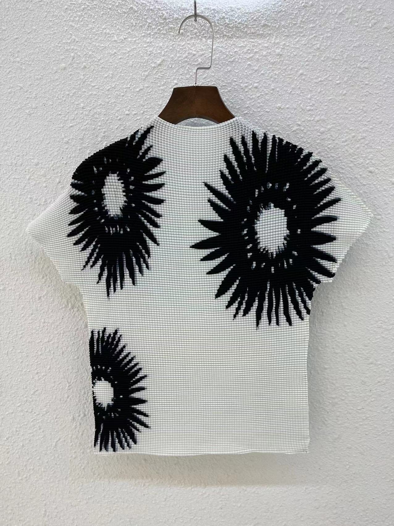Printed pleated T-shirt