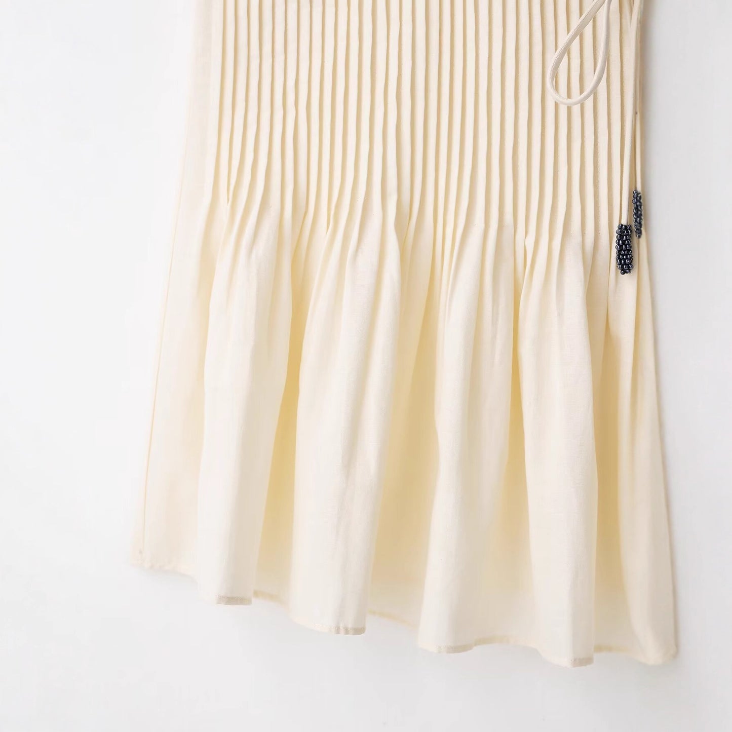 Low neck contrasting color embellished camisole top